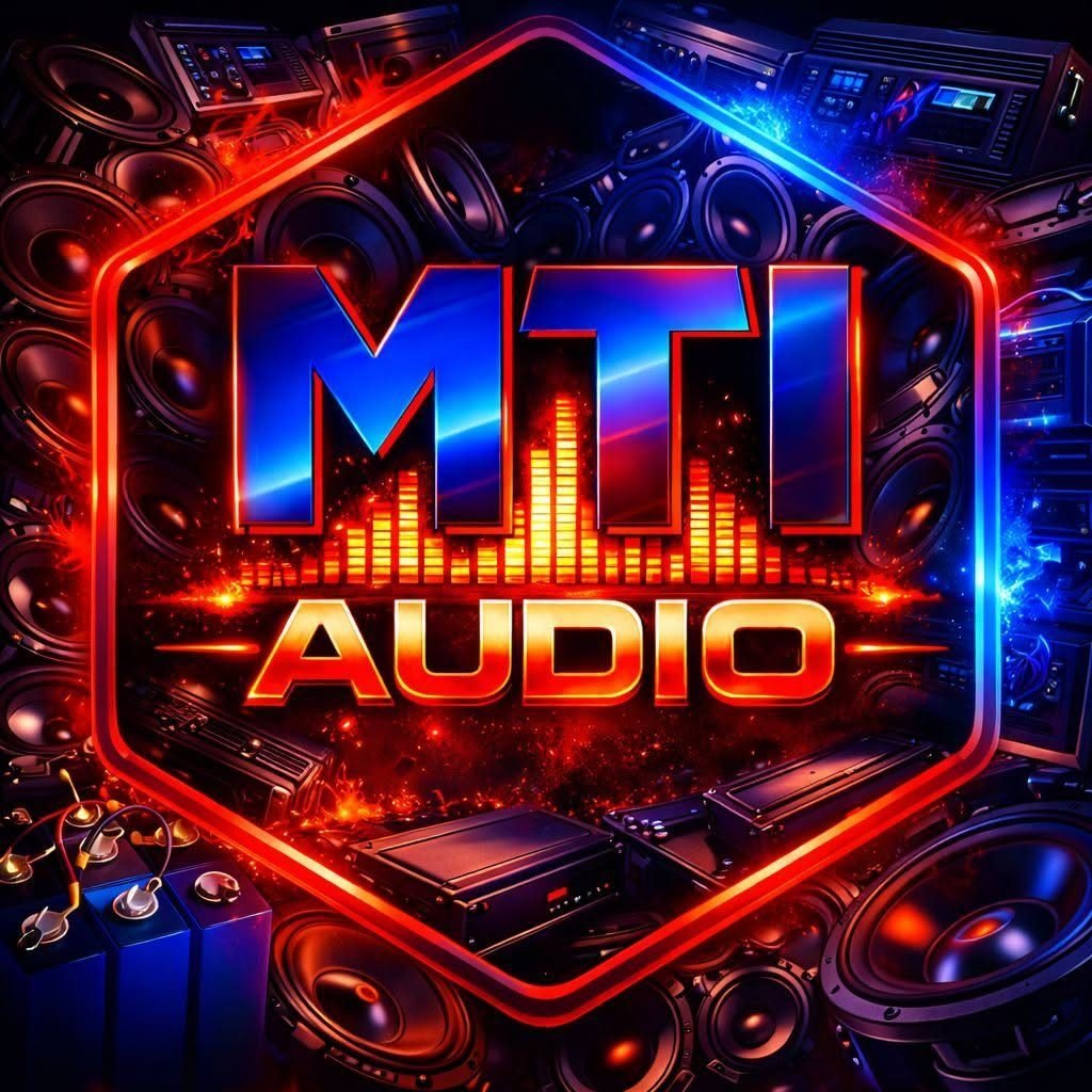 Logo MTI Audio entouré d'enceintes et d'amplis illuminés